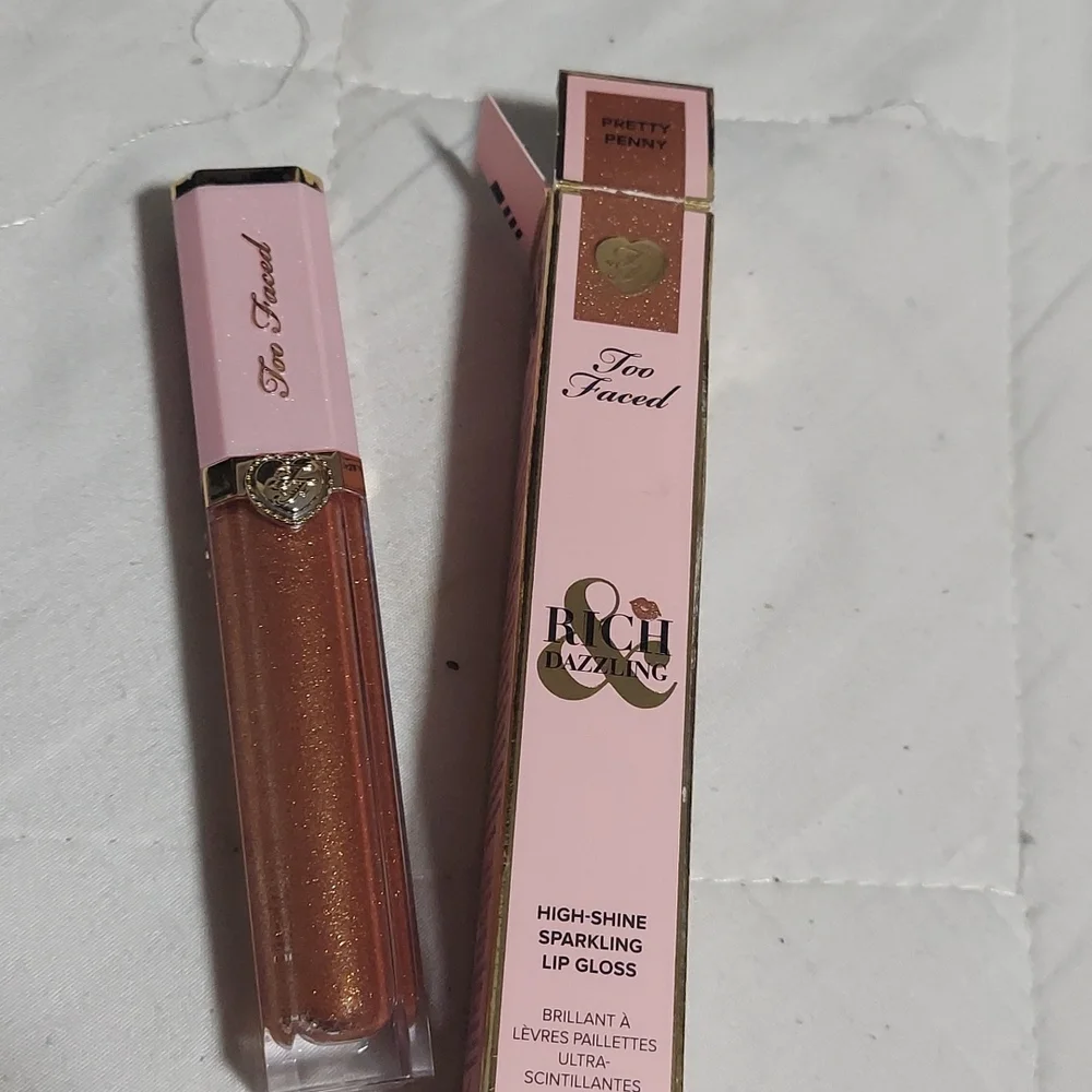 ⭐🎉Pretty Penny Too Faced Dazzling Lip Gloss